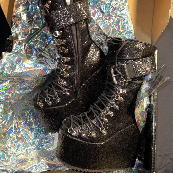 Sparkle Traitor Boots - Size 6 - New in Box - Picture 6 of 11
